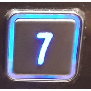 7, quadratischer Taster,erhaben, blau, Rand beleuchtet, Symbol beleuchtet
